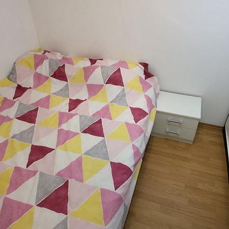 Stan Na Dan Prnjavor, Gajba U Centru Exterior foto