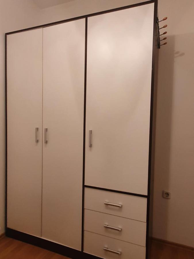 Stan Na Dan Prnjavor, Gajba U Centru Exterior foto