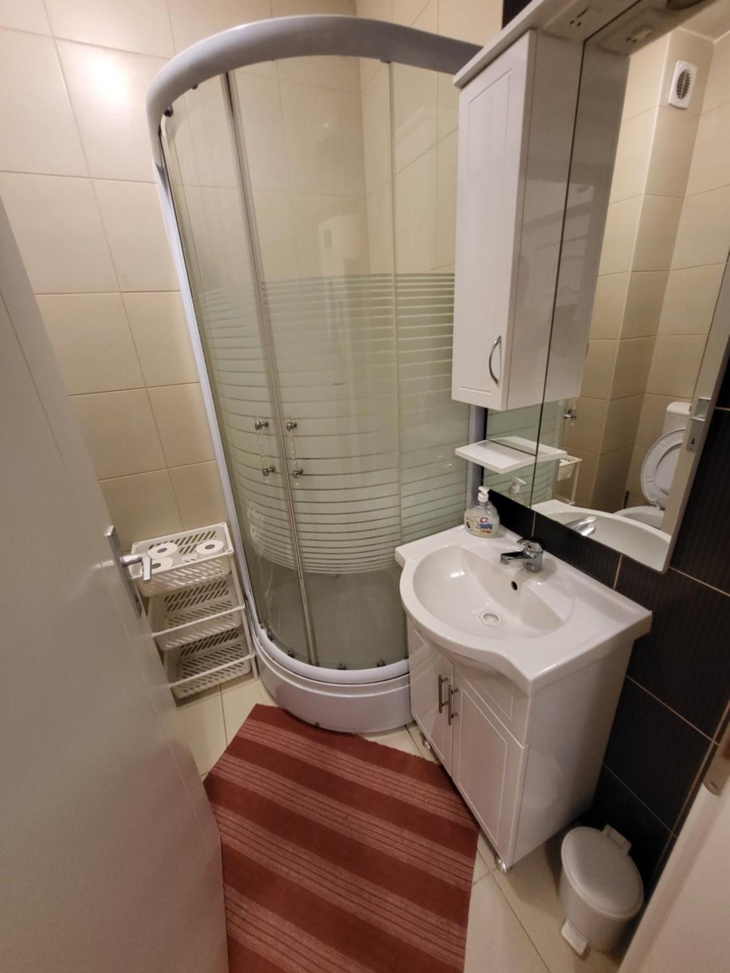 Stan Na Dan Prnjavor, Gajba U Centru Exterior foto